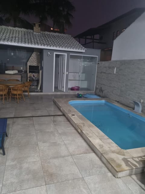 Casa com piscina, sauna e churrasqueira em Piratininga House in Niterói