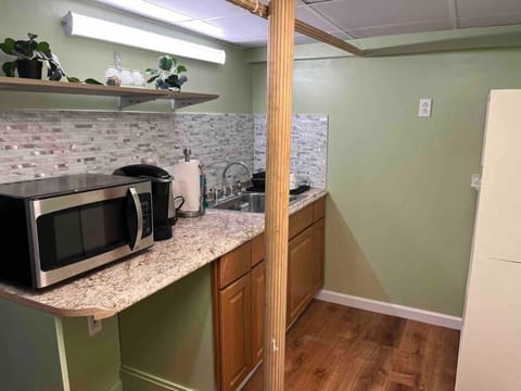 1 Bedroom Basement, NEWLY Renovated Apartment in Floral Park