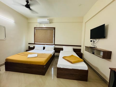 Communal lounge/ TV room, Bed, Bedroom, towels, air conditioner