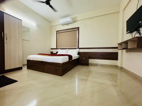 Bed, TV and multimedia, Bedroom, air conditioner