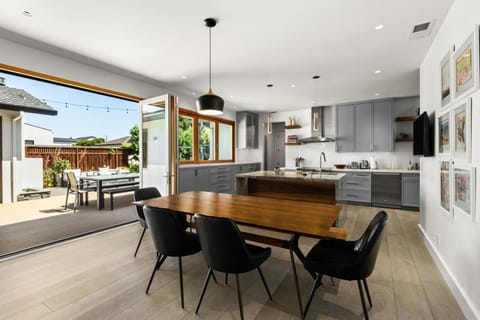 Dining area, kitchen