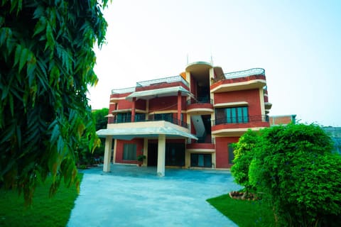 Property building, Day, Garden, Garden view