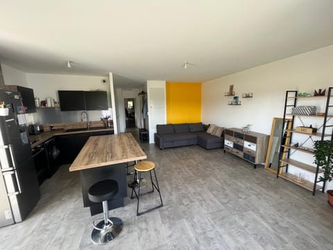 Appartement entier neuf 70m2 avec jardin, terrasse, 2 places de parking, Plein sud, au calme, sans vis-à-vis Apartment in Rezé