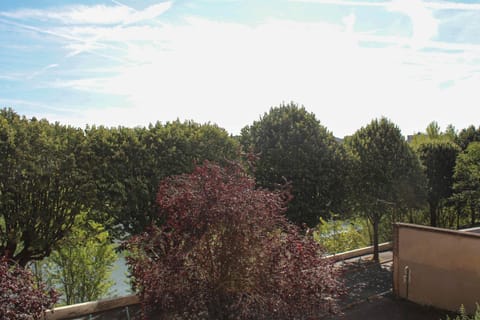 Apartment with view of the Seine near Paris Apartment in Saint-Denis, France