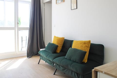 Apartment with view of the Seine near Paris Apartment in Saint-Denis, France