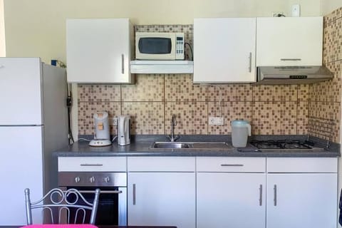 Colorful 2-Bedroom Apartment - Near Beaches #PK Apartment in Willemstad