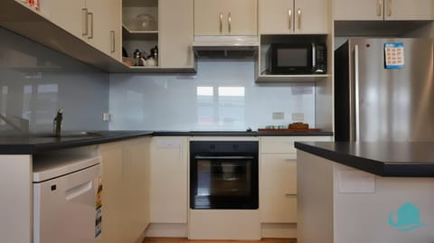 Kitchen or kitchenette, dishwasher, stove