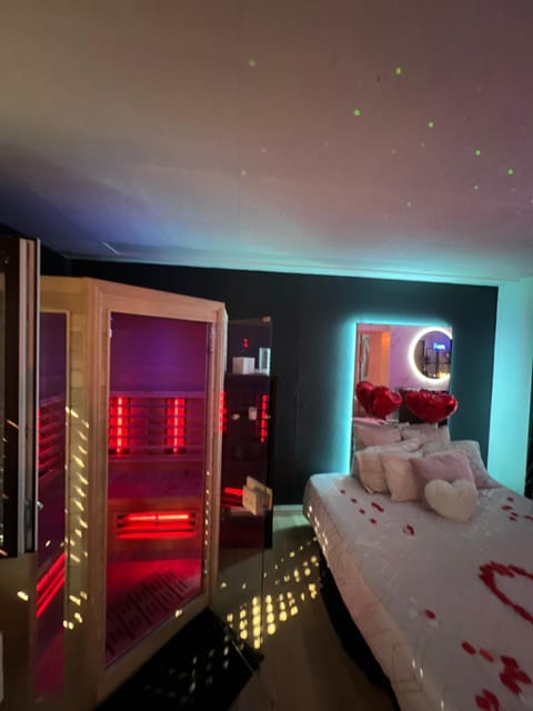 Suite and Spa jacuzzi Sauna siège massant netflix Apartment in Montigny-le-Bretonneux