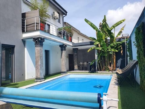 Garden, Balcony/Terrace, Pool view