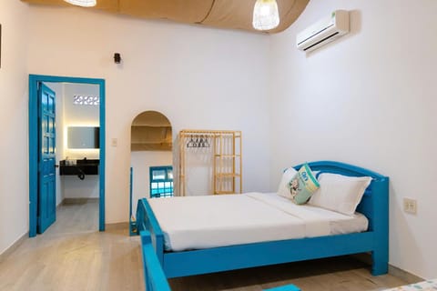 Bed, Photo of the whole room, Bedroom, air conditioner