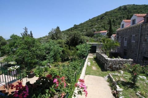 Baldo's Happy Garden- BRAND NEW Appartamento in Korita, Mljet