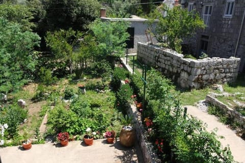 Baldo's Happy Garden- BRAND NEW Appartamento in Korita, Mljet