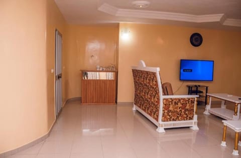 Trois chambres salon unique très propre à l'étage Apartment in Lomé