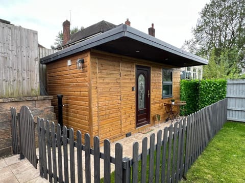 Property building, Day, Garden, Garden view