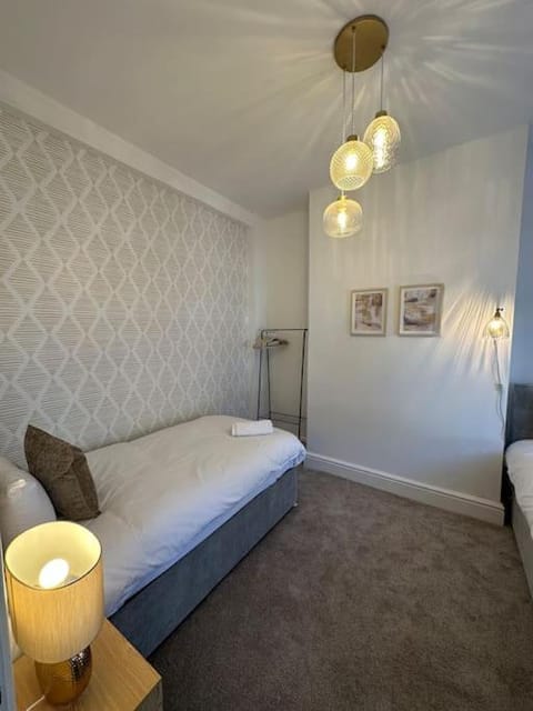 Three bedroom home Manchester, sleeps 8! House in Salford