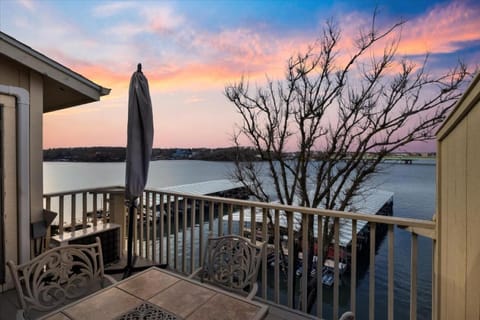 Sunset Escape - Waterfront, Pool House in Osage Beach