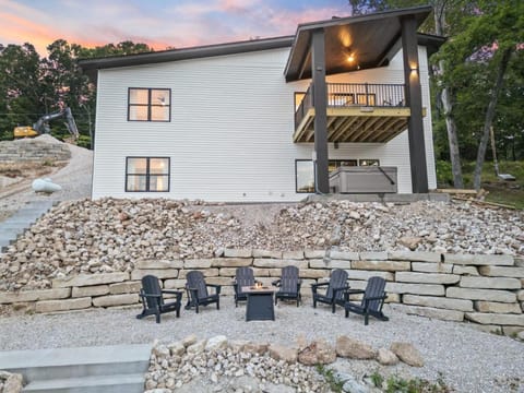 The Cove -Game Room, Hot Tub, Fire Pit House in Osage Beach