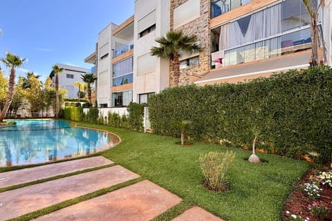 Appartement Prestige en Bord de Mer-Luxe Piscine et Jardin Privé Apartment in Casablanca-Settat