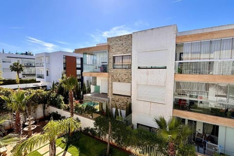 Appartement Prestige en Bord de Mer-Luxe Piscine et Jardin Privé Apartment in Casablanca-Settat