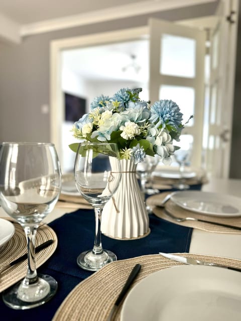 Stunning Open Plan 3 Bed House - Driveway & Garden House in Liverpool