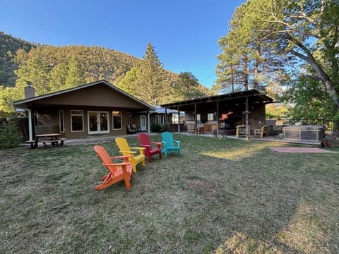 Property building, Spring, Day, Dining area, Mountain view