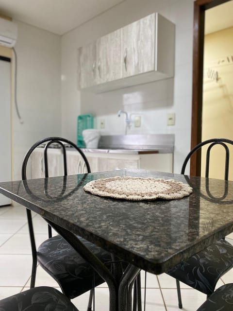 Kitchen or kitchenette, Dining area, pet friendly, stove