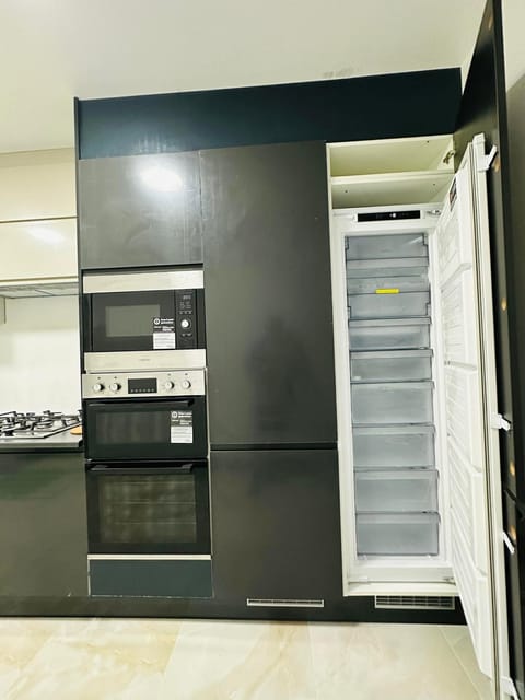 Kitchen or kitchenette, Communal kitchen, microwave, oven, stove, kitchen, kitchen