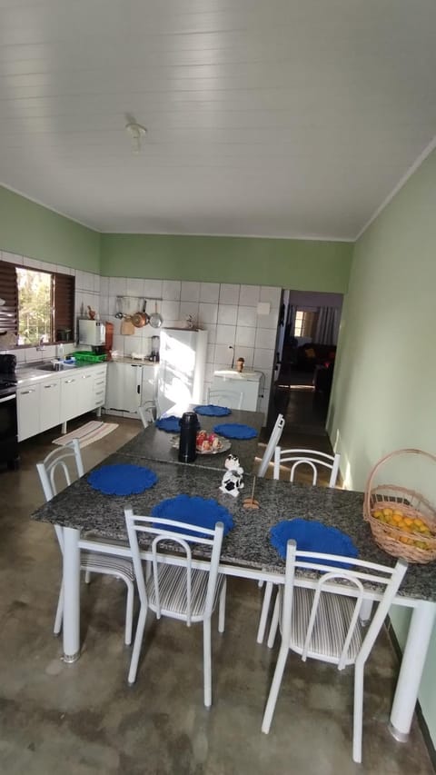 Kitchen or kitchenette, Dining area, oven, stove