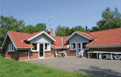 4 Bedroom Pet Friendly Home In Blvand House in Blåvand