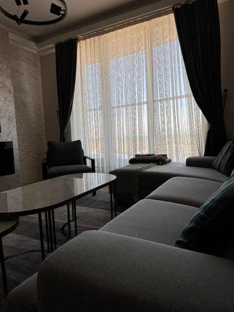 22nd Floor Lux Apt With Pool & Fitness Apartment in Skopje