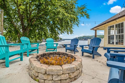 Moonlight Lodge Waterfront House with Private Dock House in Lake of the Ozarks