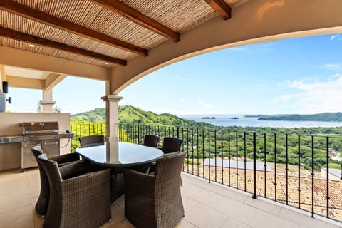 Natural landscape, BBQ facilities, Balcony/Terrace, Seating area, Mountain view