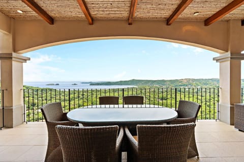 Seating area, Dining area, Sea view