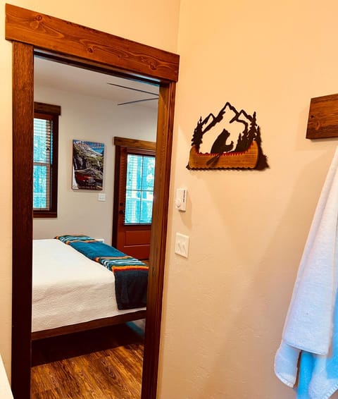 Elk Ridge Village Cabin 301E Cozy cabin with views of Flathead Lake and the Swan mountains House in Lakeside