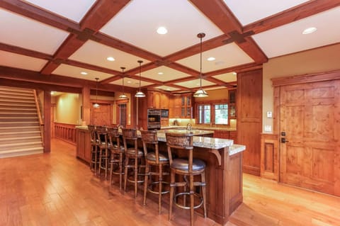 King's Estate - Custom Tamarack Resort - Ski in/out, hot tub, sauna, game rm, walk to village House in Valley County