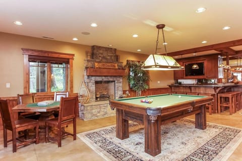 King's Estate - Custom Tamarack Resort - Ski in/out, hot tub, sauna, game rm, walk to village House in Valley County