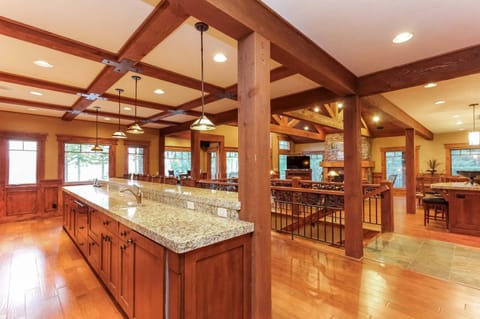 King's Estate - Custom Tamarack Resort - Ski in/out, hot tub, sauna, game rm, walk to village House in Valley County