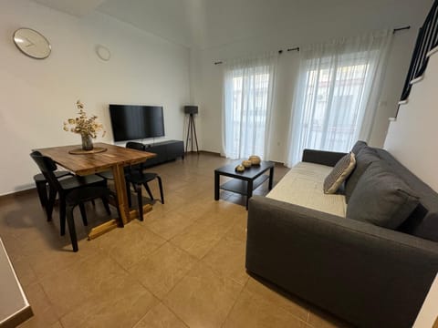 Communal lounge/ TV room, Living room, Dining area, Evening entertainment