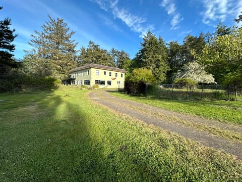 Property building, Natural landscape, Garden