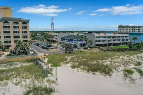 Property building, Bird's eye view, Beach, Sea view, Location, Parking