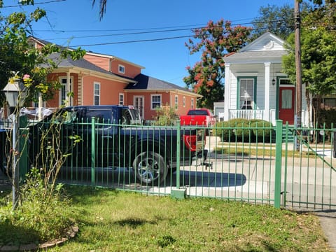 Green Door Cottage Casa in Arabi