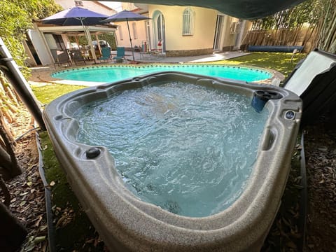 Hot Tub, Sauna