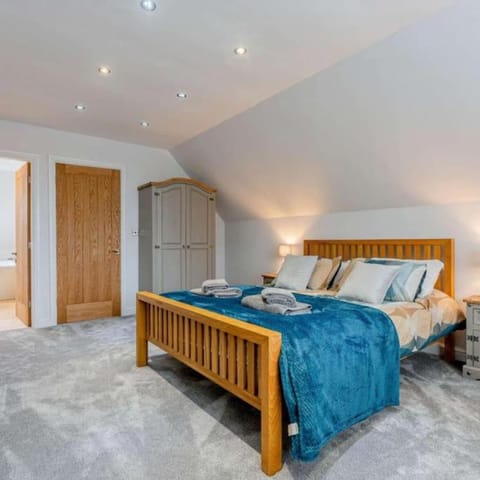 Cysgod Y Dyffryn - Spacious holiday cottage sleeping 8 With Hot Tub House in Clynnog