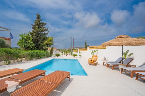 Balcony/Terrace, Swimming pool