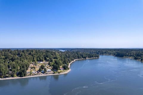 Captain's Retreat House in Shelton