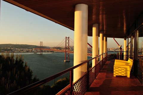 View (from property/room), Balcony/Terrace, River view