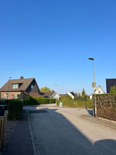 Neighbourhood, Street view