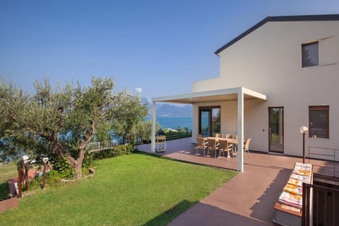 Casa Willhelm-Piscina e vista lago Apartment in Torri del Benaco