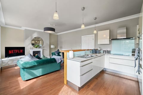 The Georgian Penthouse in Wakefield - Parking Apartment in Wakefield