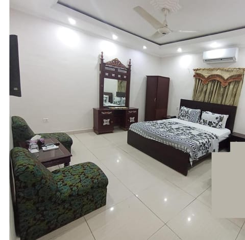 New Royal Palace Inn Apartment in Karachi